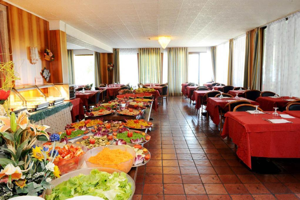 Park Hotel Jolanda San Zeno di Montagna Exteriör bild