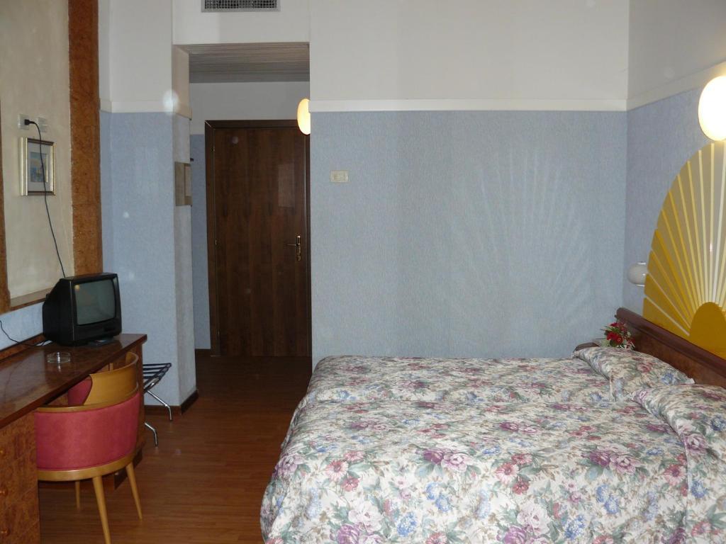 Park Hotel Jolanda San Zeno di Montagna Rum bild
