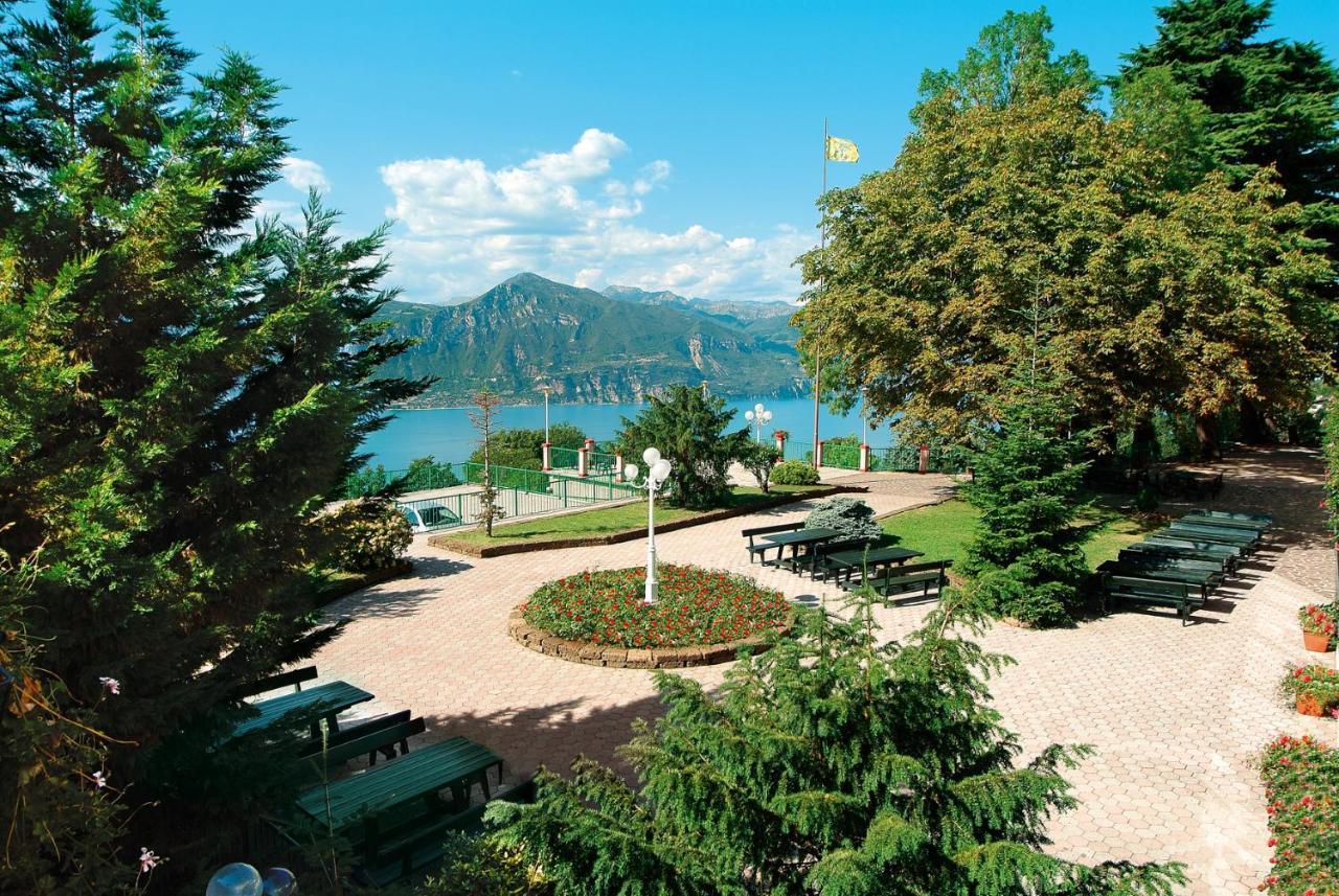 Park Hotel Jolanda San Zeno di Montagna Exteriör bild
