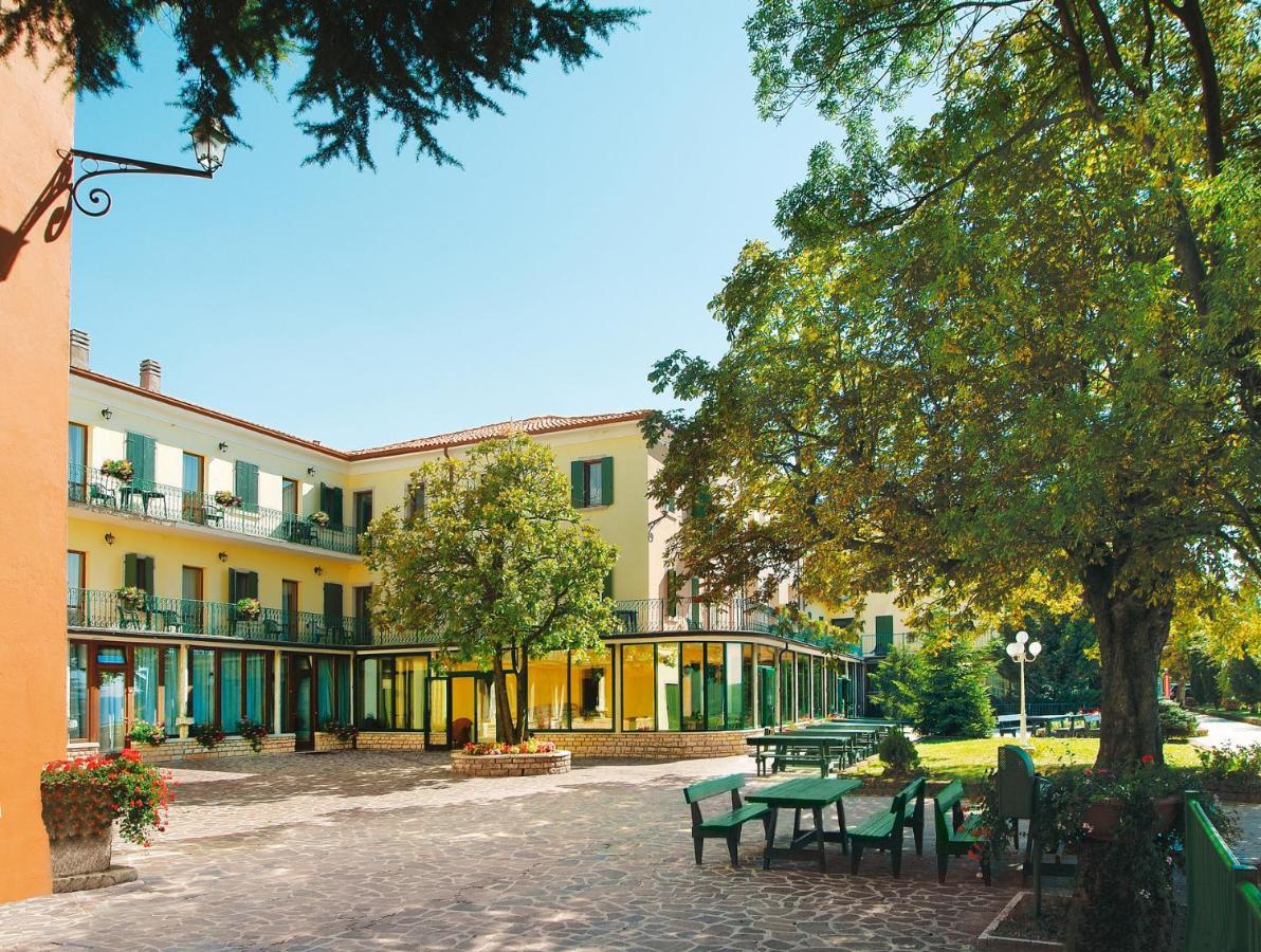 Park Hotel Jolanda San Zeno di Montagna Exteriör bild
